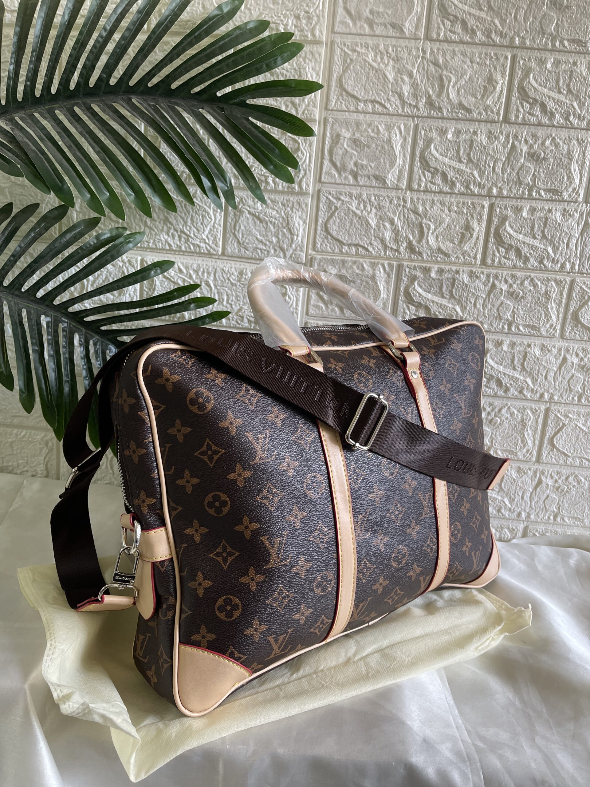 Louis Vuitton Sirius Handbag Monogram Canvas 55 - ShopStyle Satchels & Top  Handle Bags